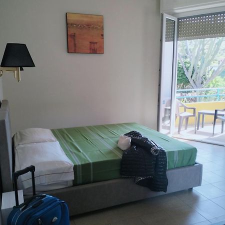 Hotel Calamosca Каляри Екстериор снимка