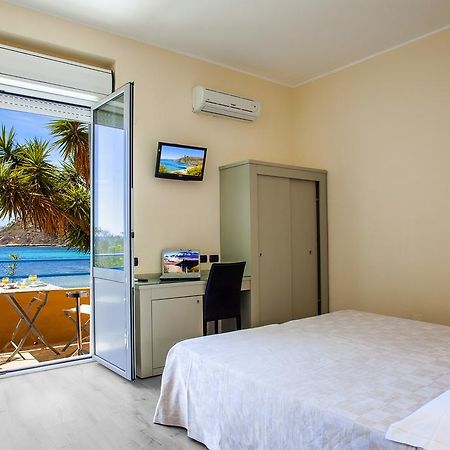 Hotel Calamosca Каляри Екстериор снимка