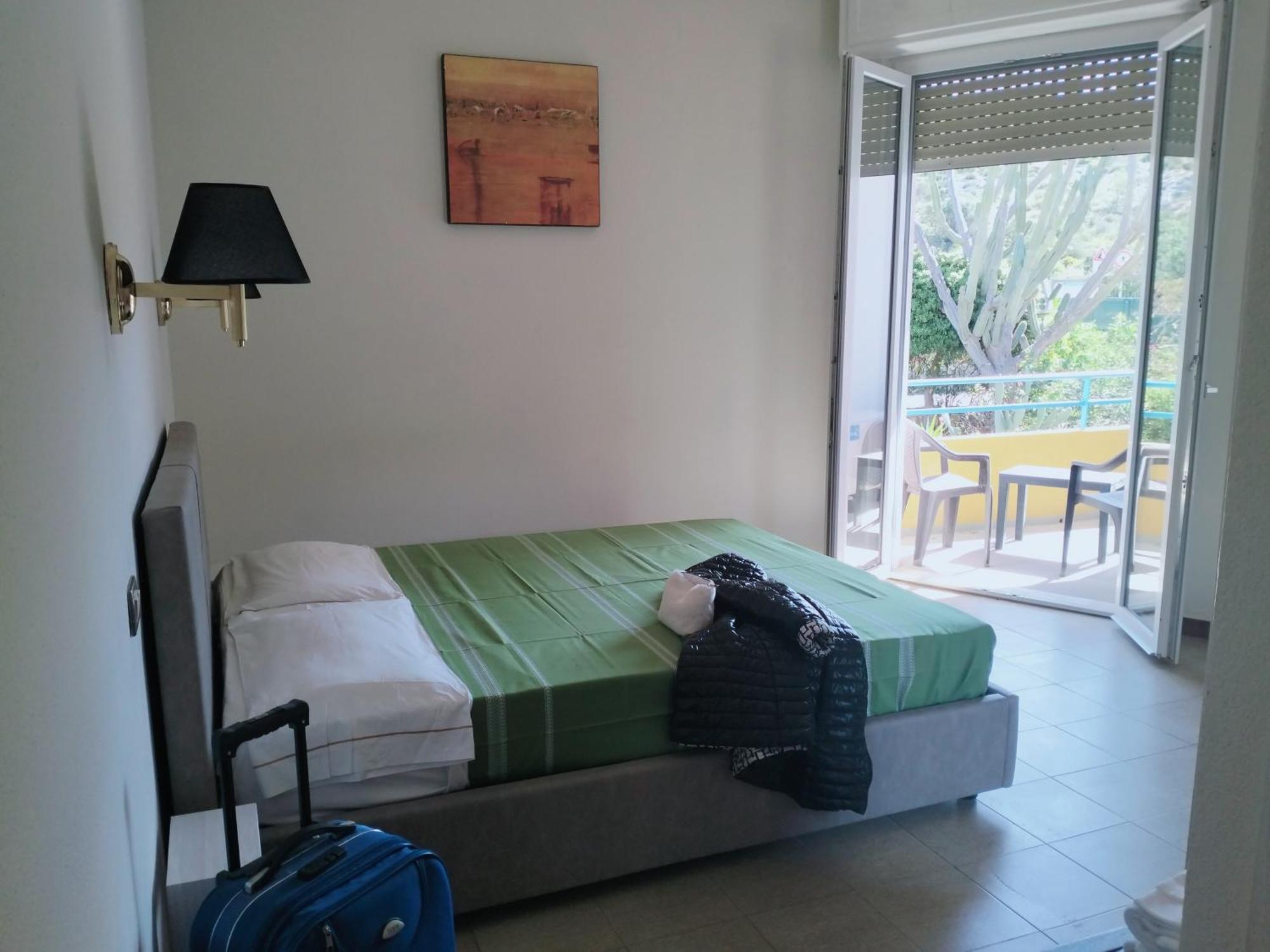 Hotel Calamosca Каляри Екстериор снимка
