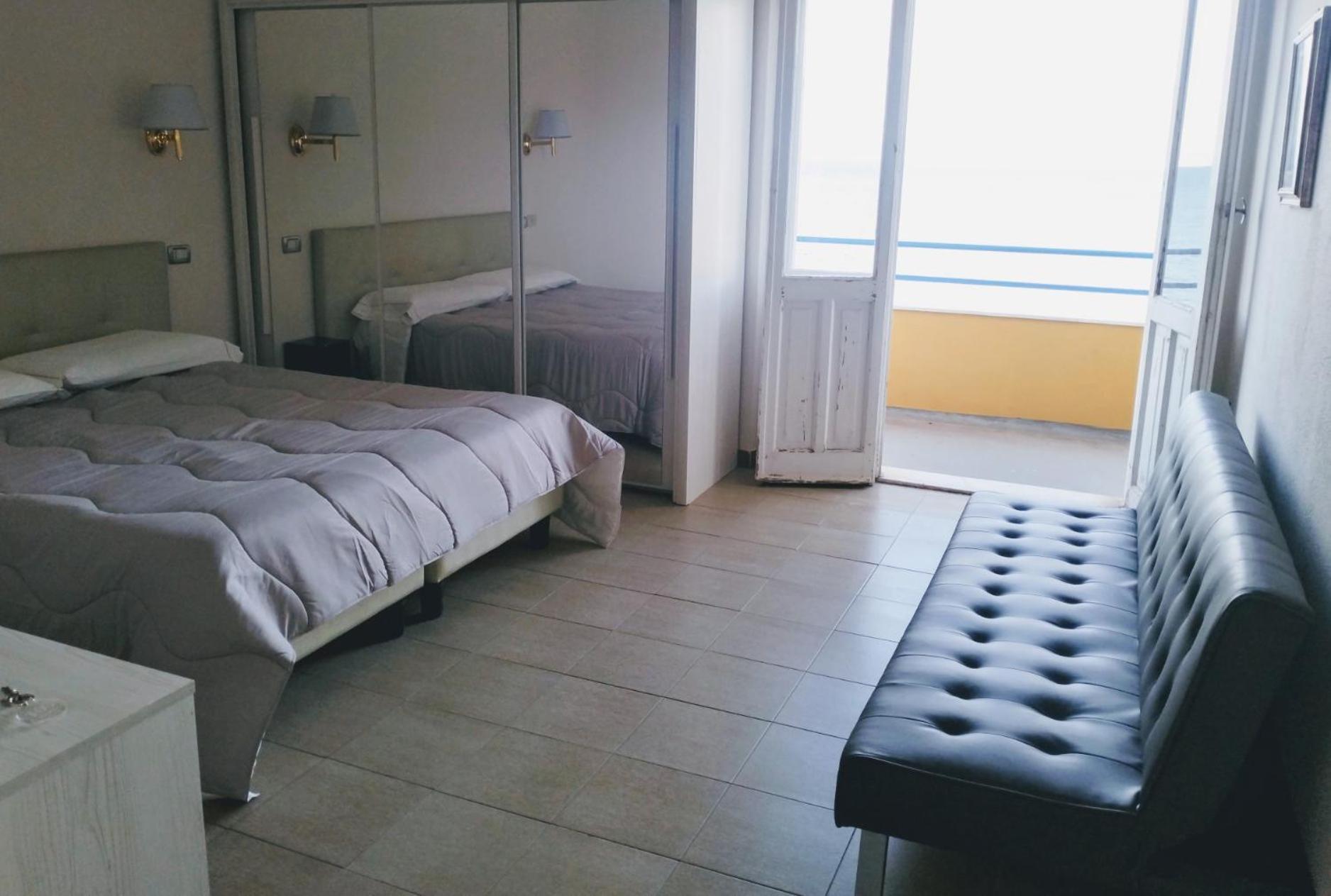 Hotel Calamosca Каляри Екстериор снимка