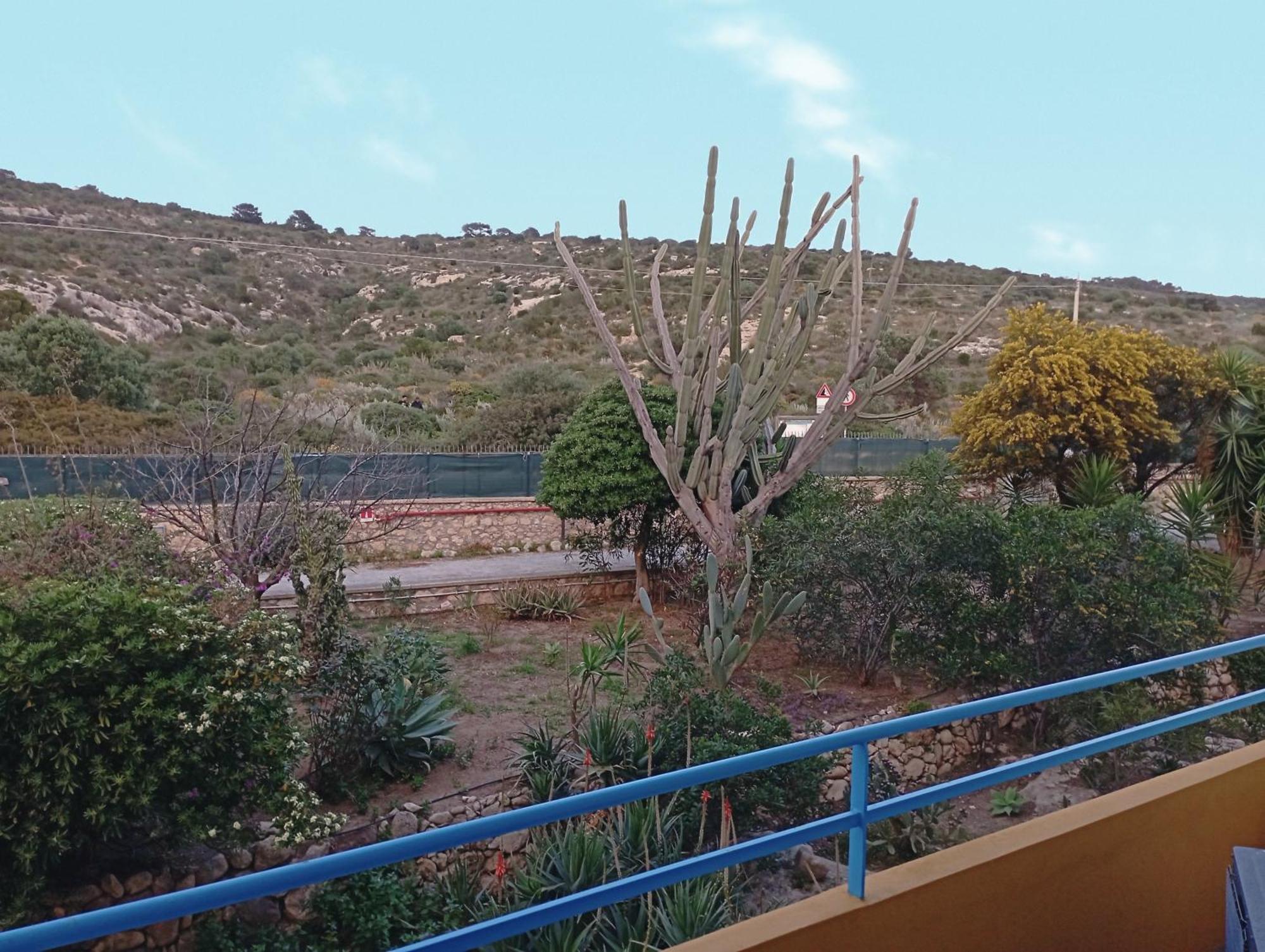 Hotel Calamosca Каляри Екстериор снимка