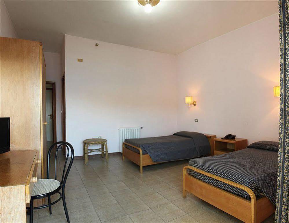 Hotel Calamosca Каляри Екстериор снимка